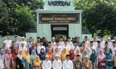 Jama’ah Masjid Baitul Huda Losari Singosari Gelar Ziarah Religi ke Wali Madura