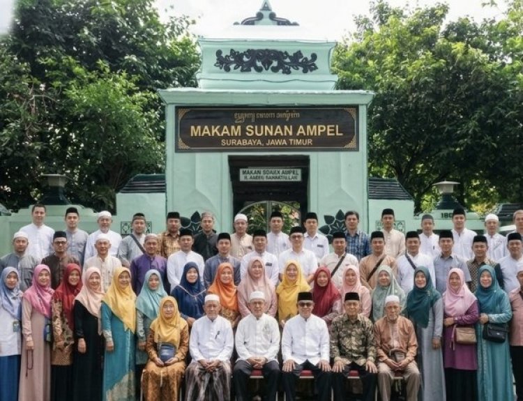 Jama’ah Masjid Baitul Huda Losari Singosari Gelar Ziarah Religi ke Wali Madura